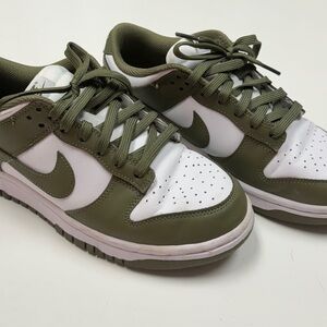 Woman’s Nike dunk lows
